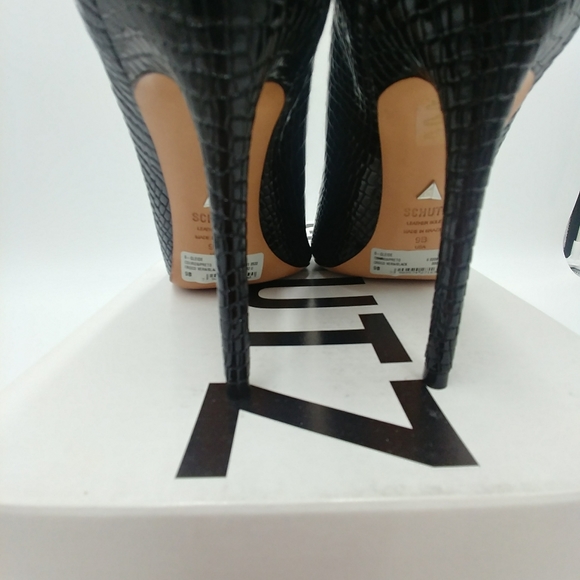 Women's Schutz Gleide Black Croc-Embossed Patent Leather Pump  size 9 M - Picture 9 of 10